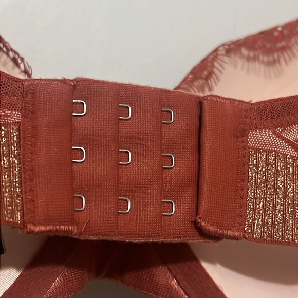 Victoria’s Secret Push-Up Bra - Picture 5 of 9